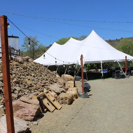 Creekside Lodge And Cabins Mayer エクステリア 写真