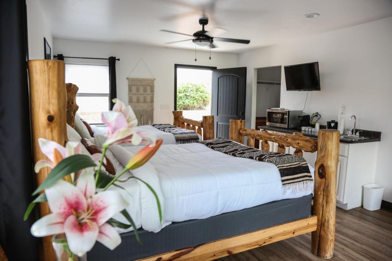 Creekside Lodge And Cabins Mayer エクステリア 写真