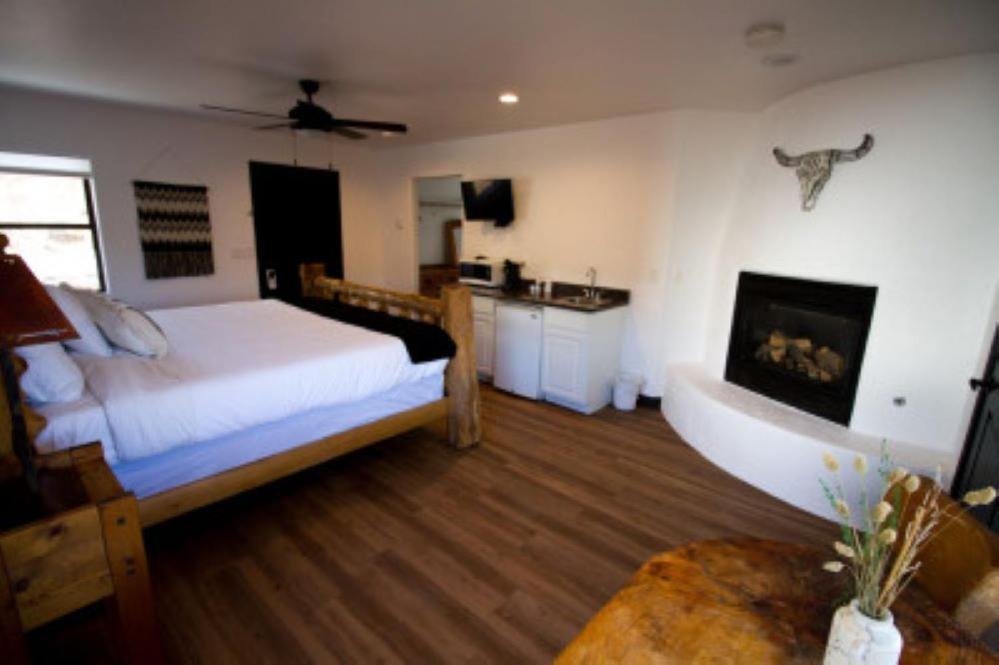 Creekside Lodge And Cabins Mayer エクステリア 写真