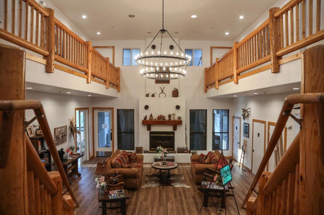 Creekside Lodge And Cabins Mayer エクステリア 写真