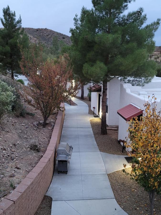 Creekside Lodge And Cabins Mayer エクステリア 写真