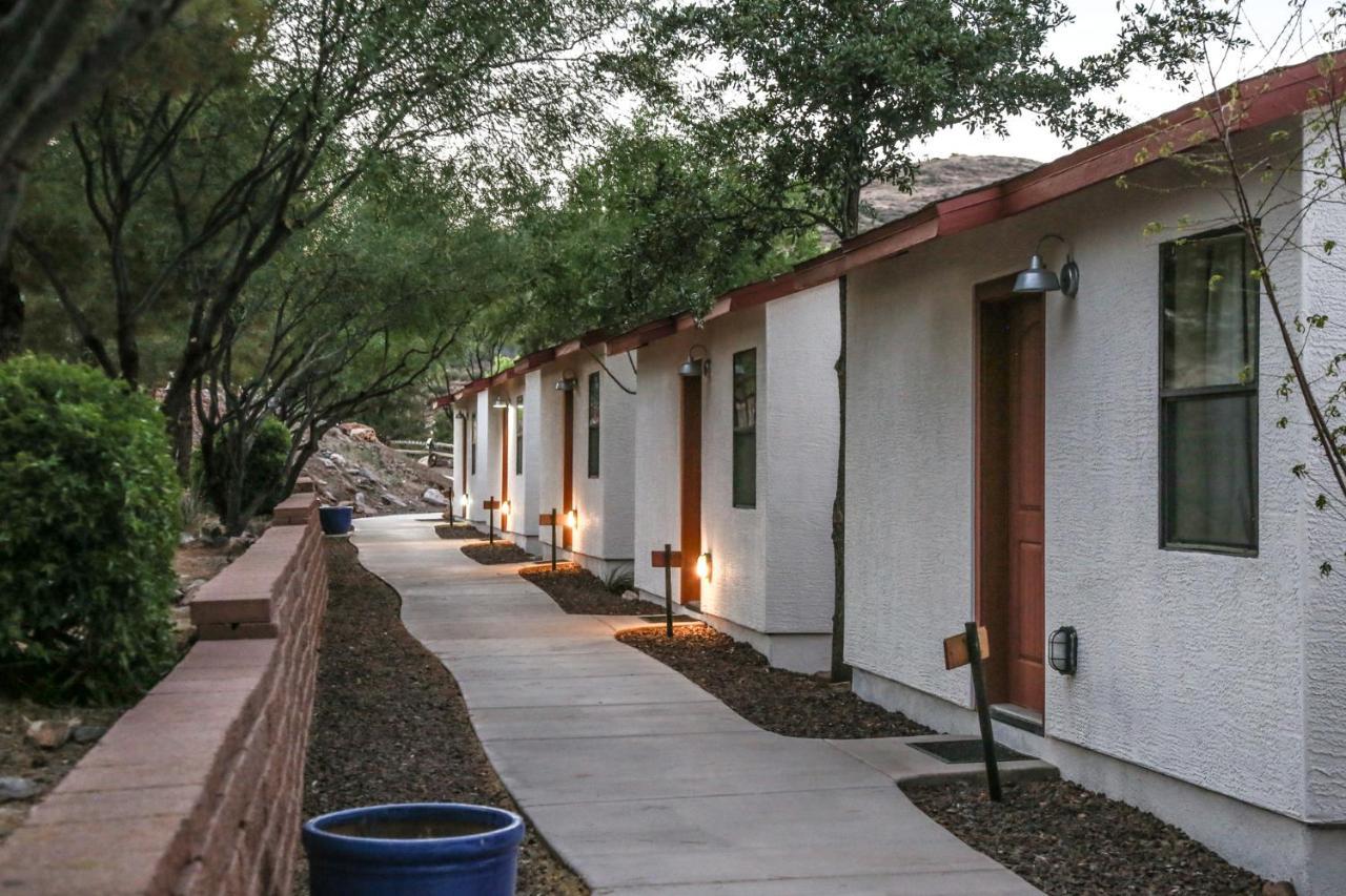Creekside Lodge And Cabins Mayer エクステリア 写真