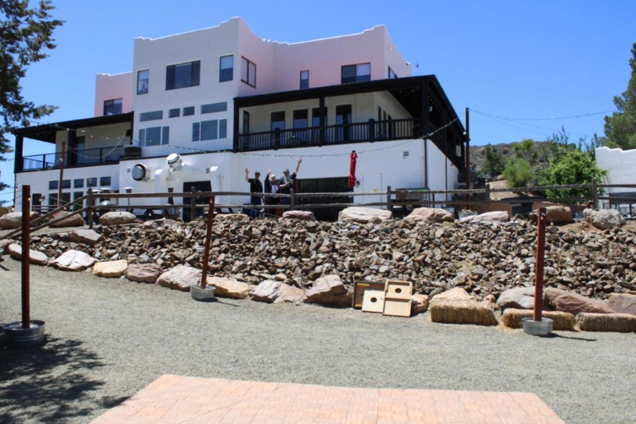 Creekside Lodge And Cabins Mayer エクステリア 写真