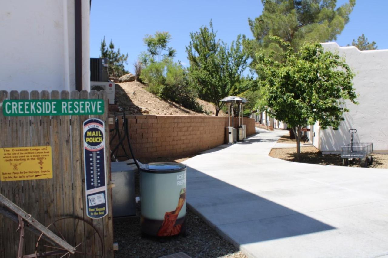 Creekside Lodge And Cabins Mayer エクステリア 写真