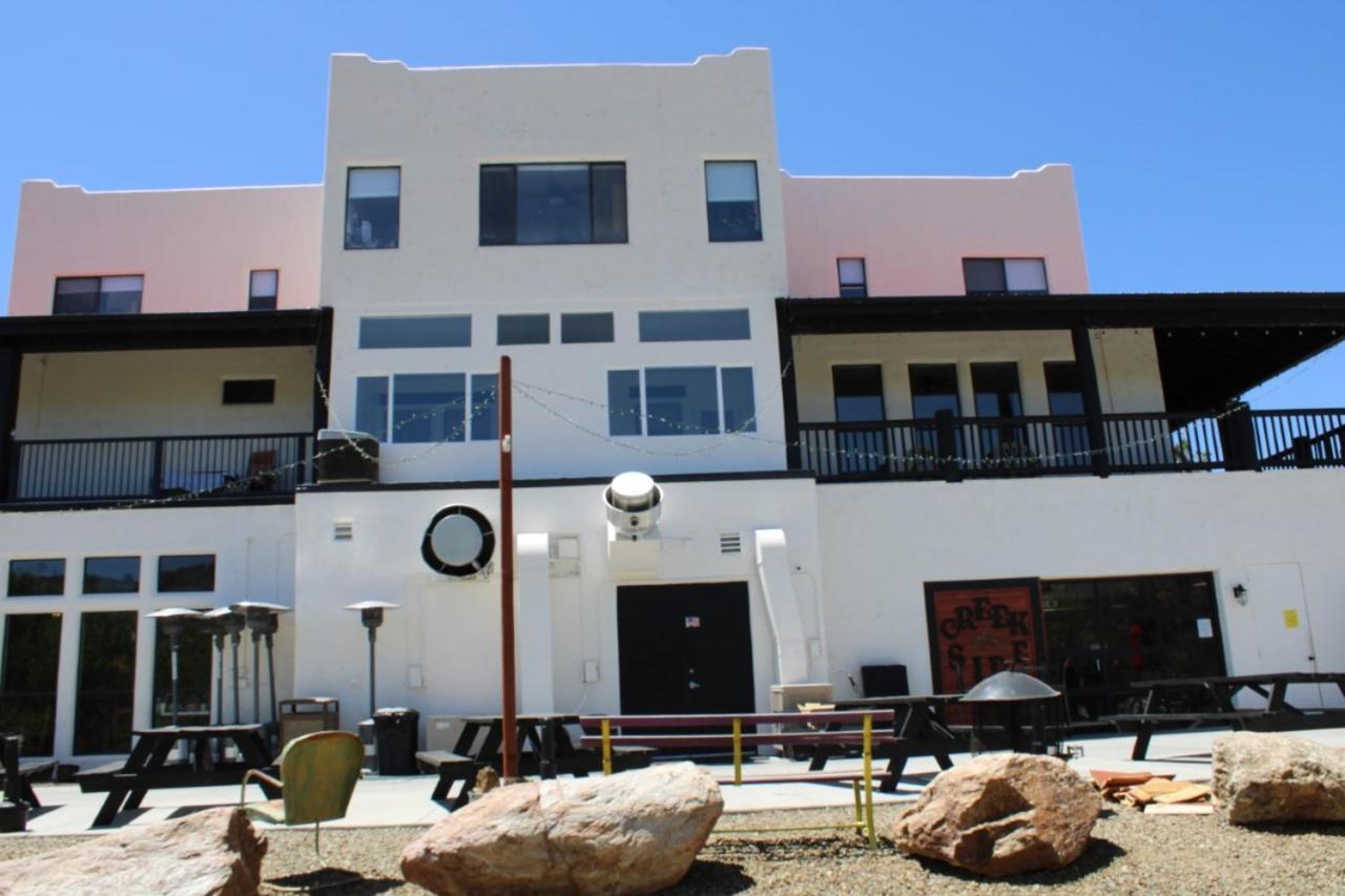 Creekside Lodge And Cabins Mayer エクステリア 写真