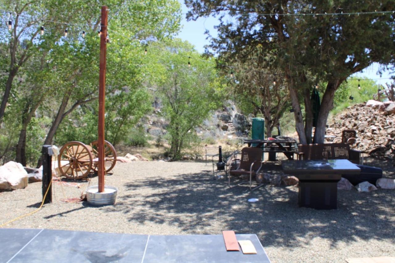 Creekside Lodge And Cabins Mayer エクステリア 写真