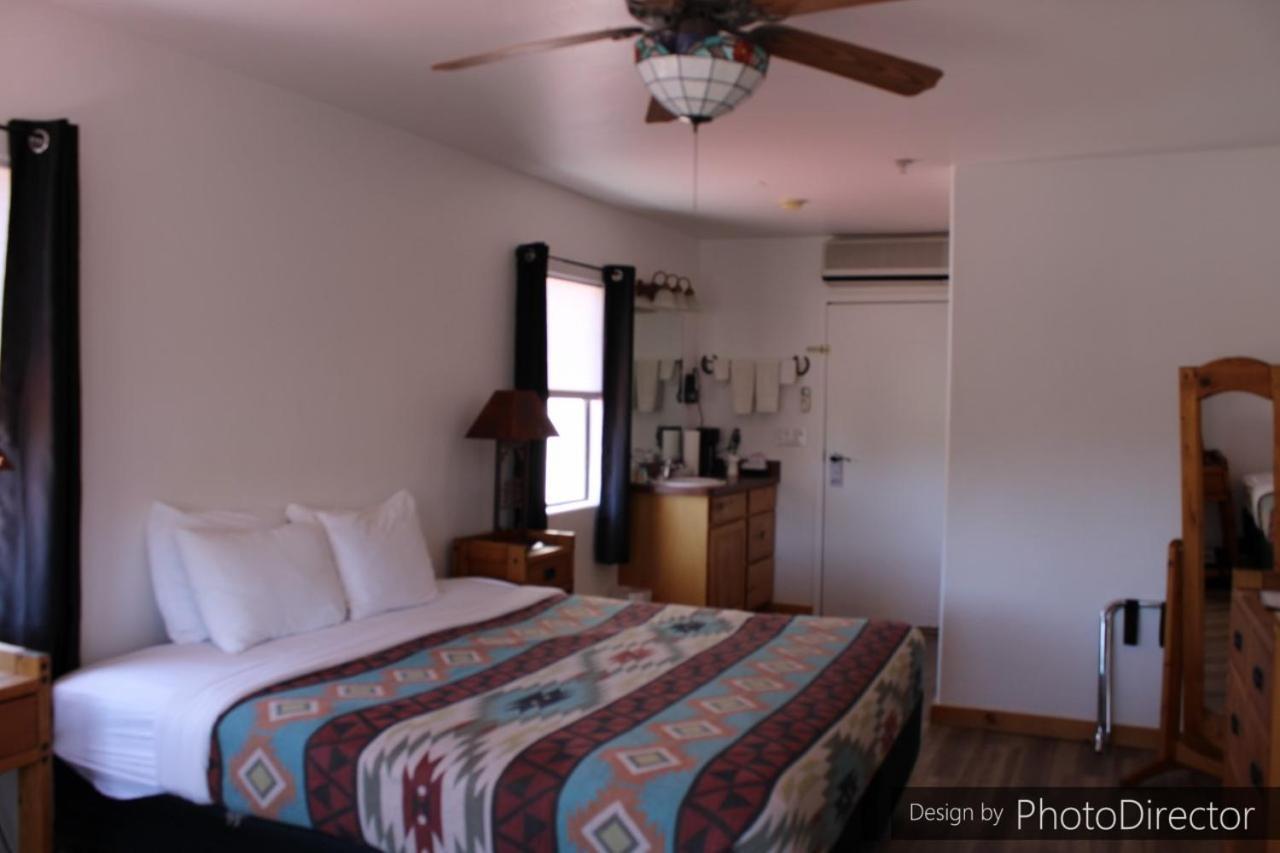 Creekside Lodge And Cabins Mayer エクステリア 写真